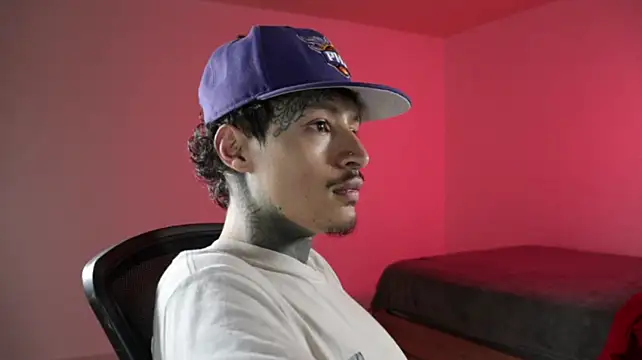 trieone live sex cam