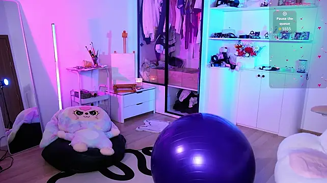 HolliWould_ live cam on StripChat