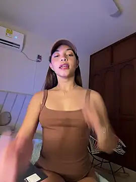 AkiraY10 live cam on StripChat