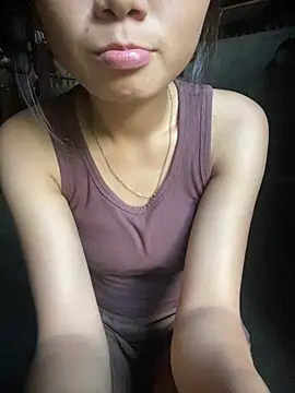Emmi_cute9x live cam on StripChat