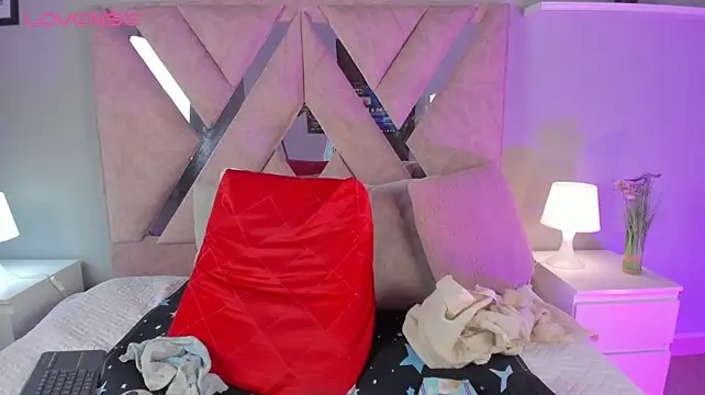 Eva-Millss live cam preview
