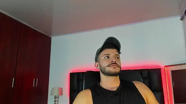 Marcus_lafourt live cam on StripChat