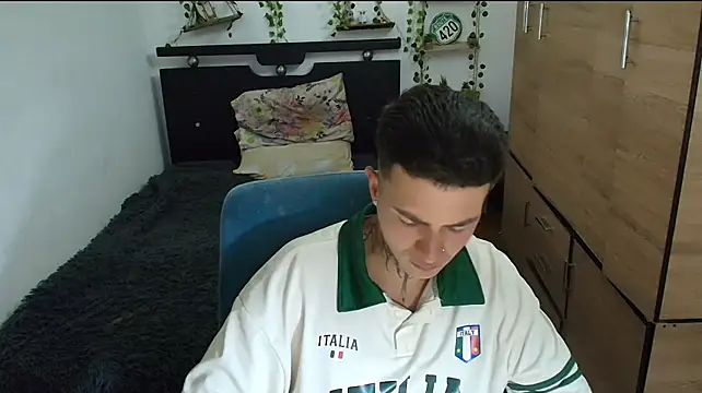 santii_ss (M young) - 👿👋first cum !!!!!!!!!    💦💦💦