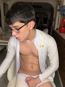bryanwild (M twink) - T shirt