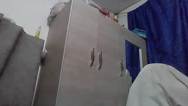 Charis_21 live cam preview