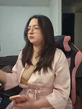 valentinauwu live cam on StripChat