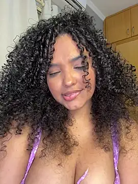 Queenpandinha live cam on StripChat