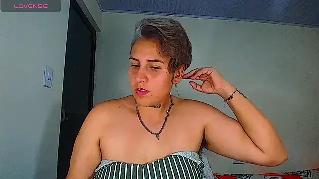 Yessi_rousse