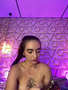 MelanyyJhonson15 live cam on StripChat