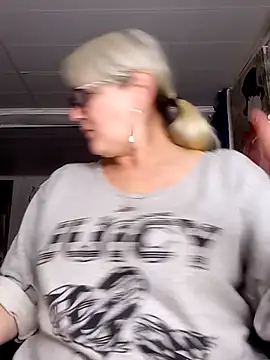 irinamaux live cam preview
