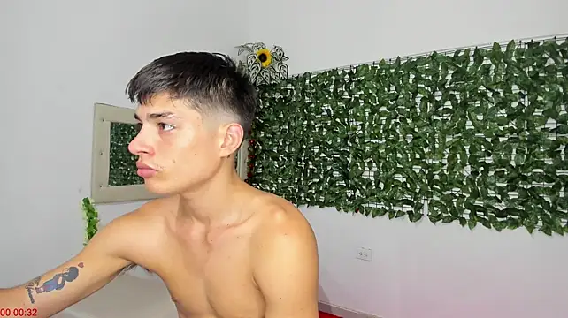 Thebestboyhot webcam
