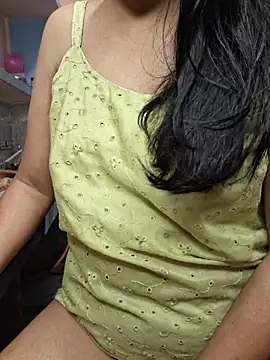 nisha027 (F young) - Dildo show