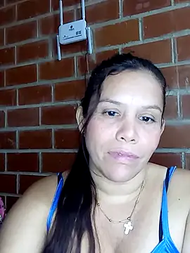 alexandra-queen2 live cam on StripChat