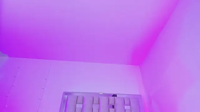emili_clark live cam on StripChat