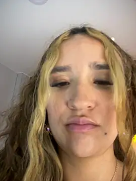bella_vibess_s webcam