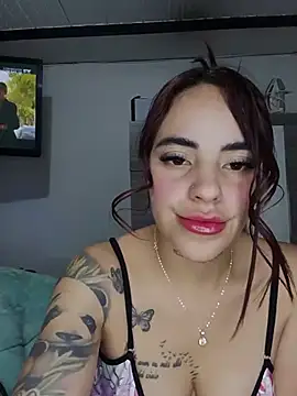 scaarletth15 live cam on StripChat