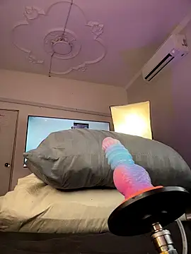 Hillary_Collins1