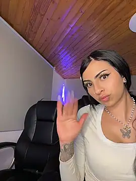 Hilary_pinkk