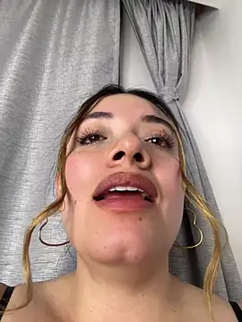 valery_mora webcam