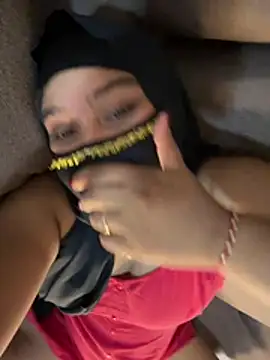 aylin_arabic (F young) - Squeeze my tits