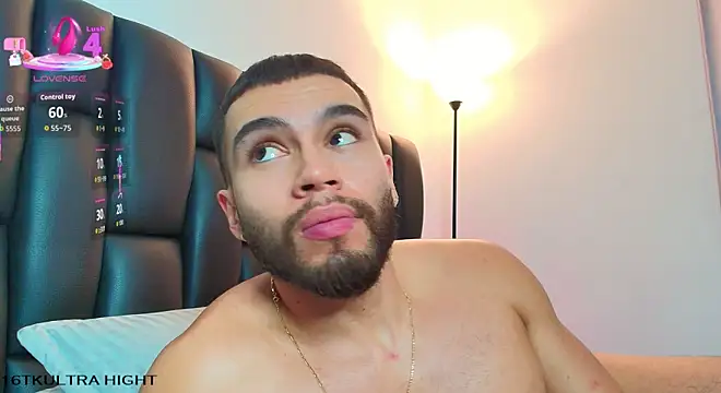 ThiagoHunk live cam on StripChat