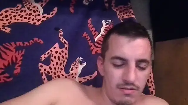 luverrboyy live cam on StripChat