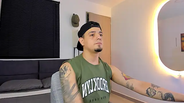 alejandro_calderon1 live cam on StripChat