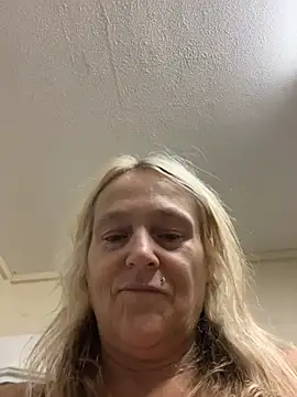 Blondnboujee53