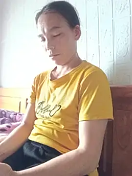 Jadi_M live cam on StripChat