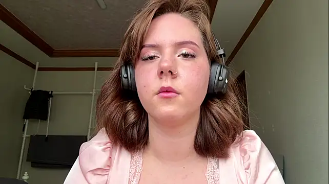 AmieOkuniewski webcam