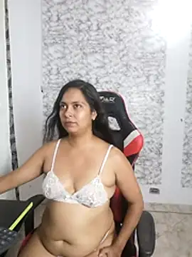 Zarinamoon live cam on StripChat