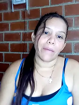 alexandra-queen2 live cam on StripChat