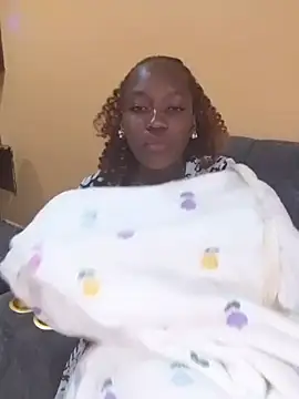 queenpee254 live cam on StripChat