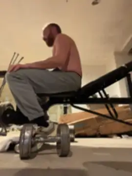 pumpuppete4 (Ask my age) - Cum show in gym?