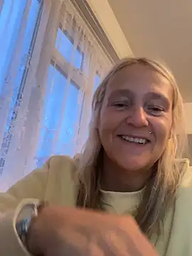 Blondnboujee53