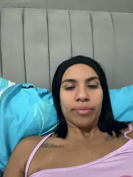 AlaiaStearling_ live cam preview