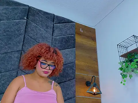 Lilith-Moonn webcam