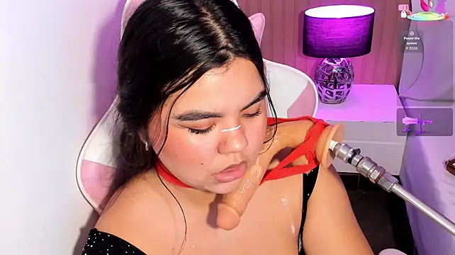 klhoe_boobs