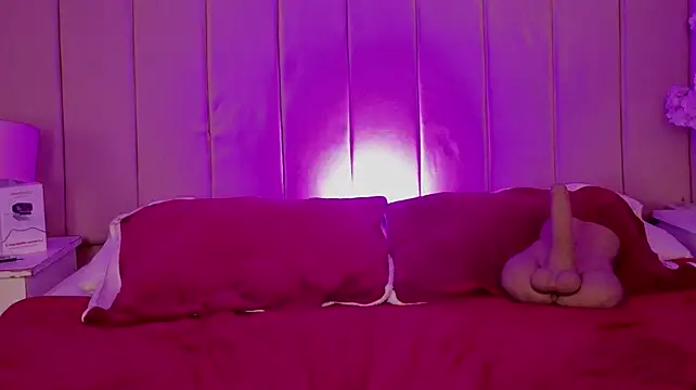 MollyBigBoobs12 live cam on StripChat