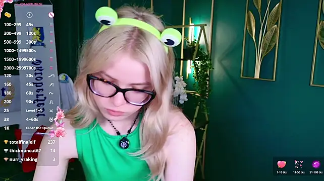 ChloeWells live cam on StripChat