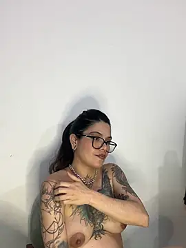 Esmeralda_hairy webcam