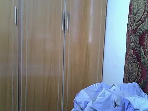 kaya_bear webcam