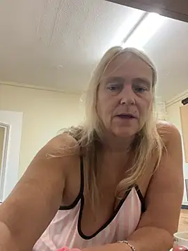 Blondnboujee53