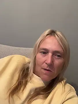 Blondnboujee53