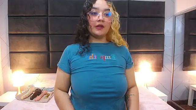 TaraBlack webcam