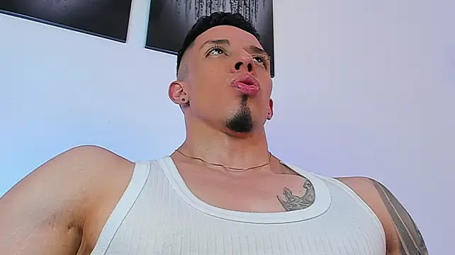 Angelo_Varek live cam on StripChat