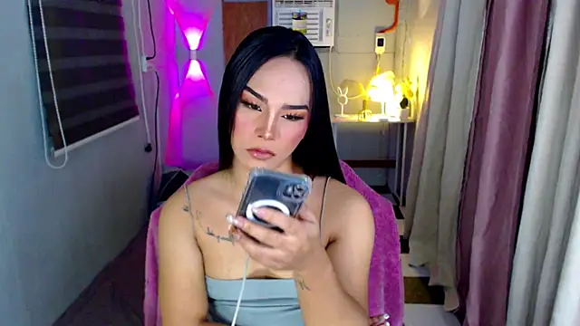 Emilda_Slut live cam on StripChat