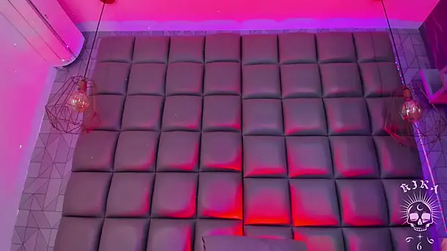kira_vance live cam on StripChat