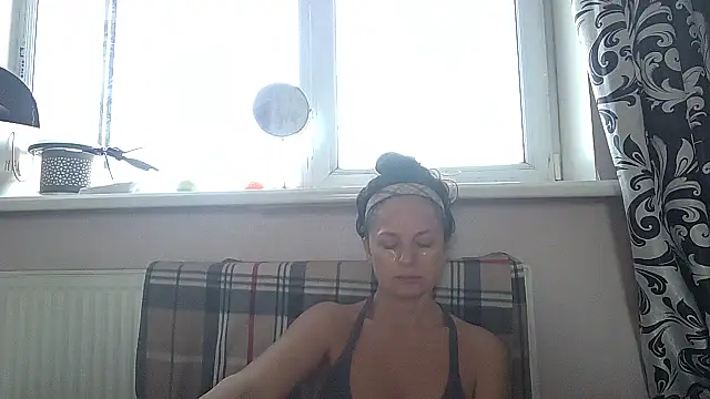 LindaStarS live cam on StripChat
