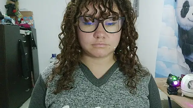 curly_greeneyed webcam
